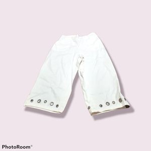 Quacker Factory White Capris